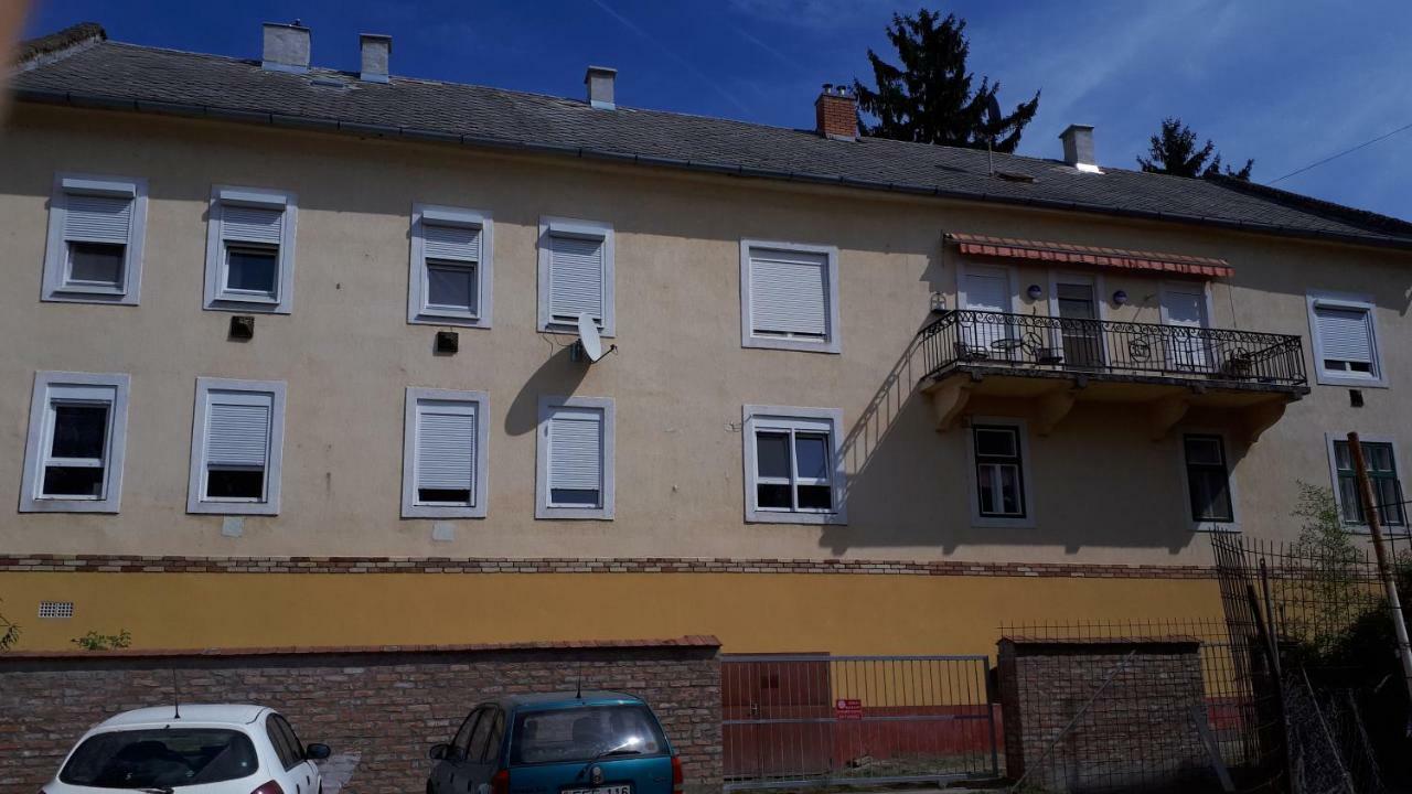 Centrum- Apartmanok, Apartman Baja Exterior photo